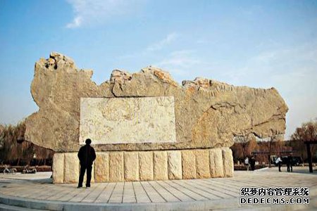 余秋雨的“鐘山碑文”遭到網(wǎng)友炮轟 余秋雨的“鐘山碑文”遭到網(wǎng)友炮轟